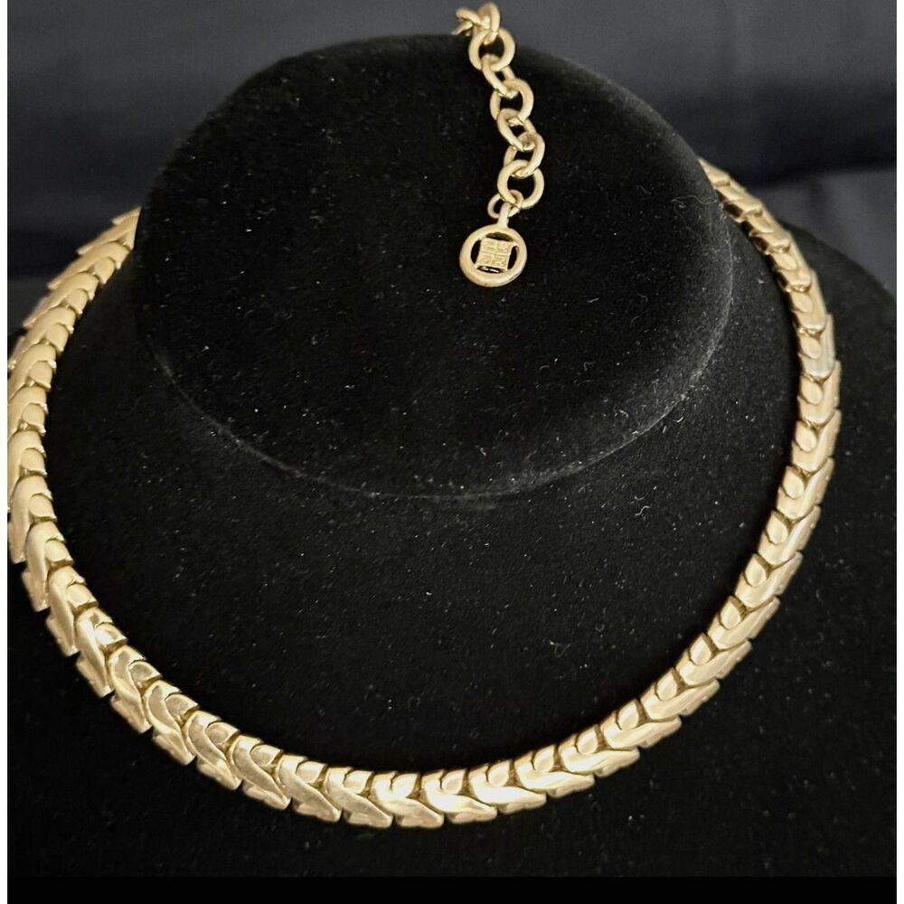 Givenchy Gold Tone Iconic Runway Flat Link Collar Necklace - Vintage - Picture 2 of 6